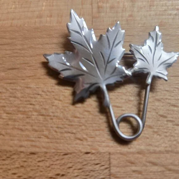 Vintage Sterling Silver 925 Maple Leaf Brooch - Picture 2 of 7